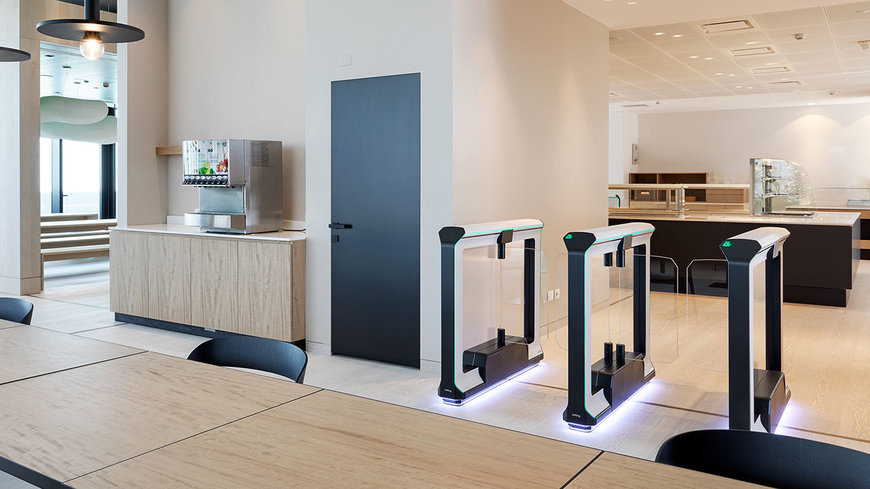 MWING PEDESTRIAN ACCESS GATES, A TOUCH OF PERFECTION FOR THE NEW FAAC RESTAURANT